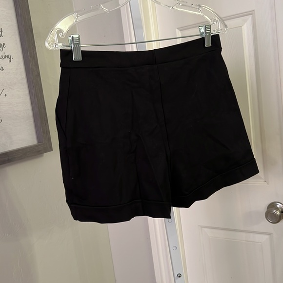 BlackMilk pointe push it black cuffed shorts medium EUC - Picture 2 of 3